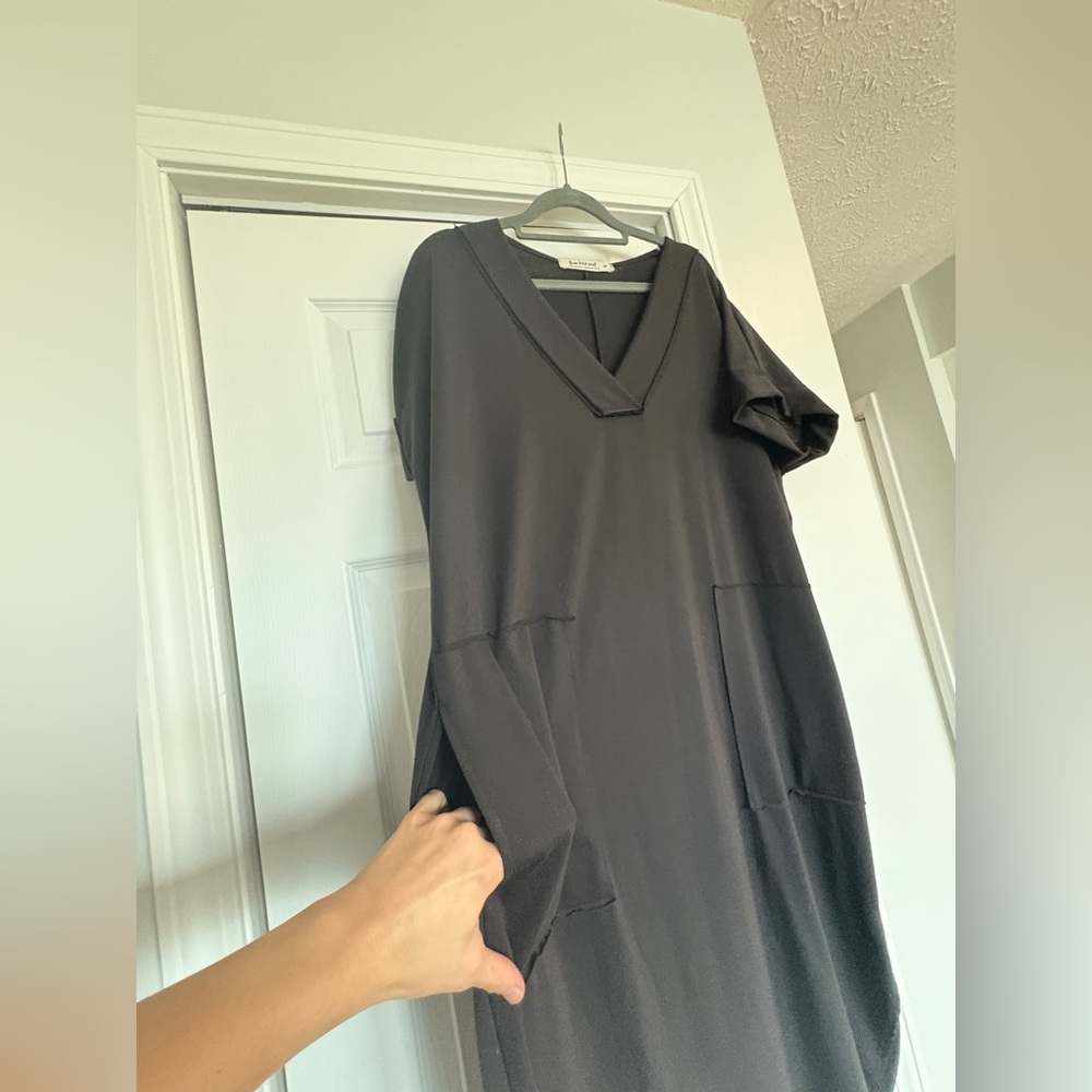 EUC Three Bird Nest On The Go Round Hem Pocketed Midi Dress - Black, Medium - Picture 9 of 15